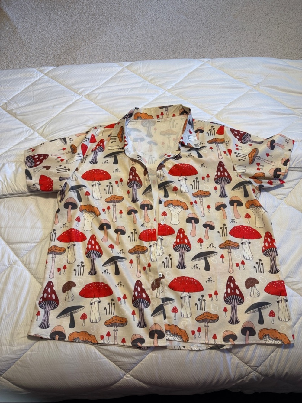 Mushroom Print Button-Up Shirt in Cream and Red women’s xxl (xl) fun